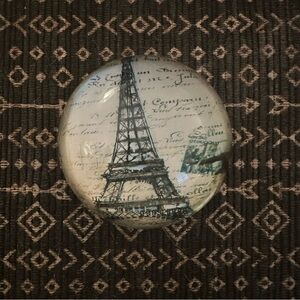 Eiffel Tower paper weight. Perfect Gift